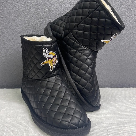 Women's Minnesota Vikings Cuce Quarterback Quilted Boots size 10 NWT - Picture 9 of 9